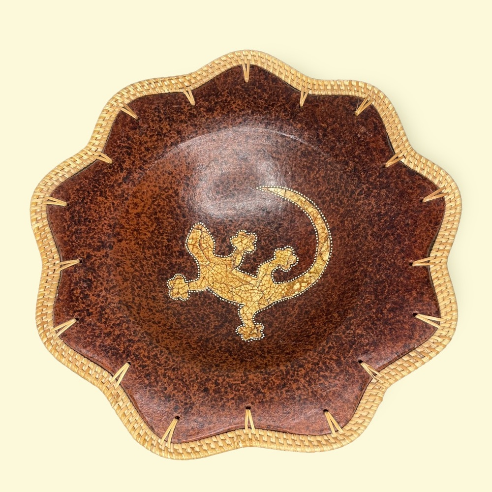 Bowl with Lizard and has writing at the bottom that says Jamaica